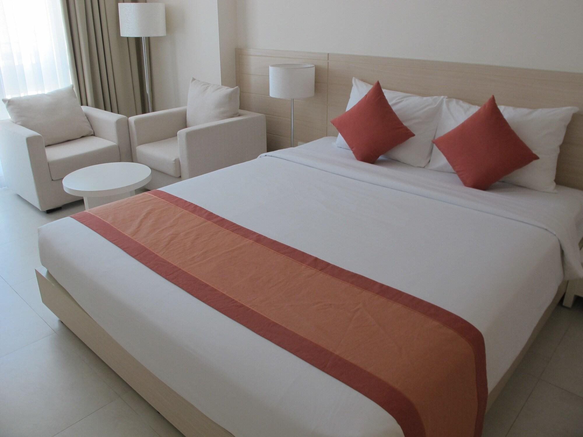 Nhi Phi Hotel Нячанг Екстер'єр фото
