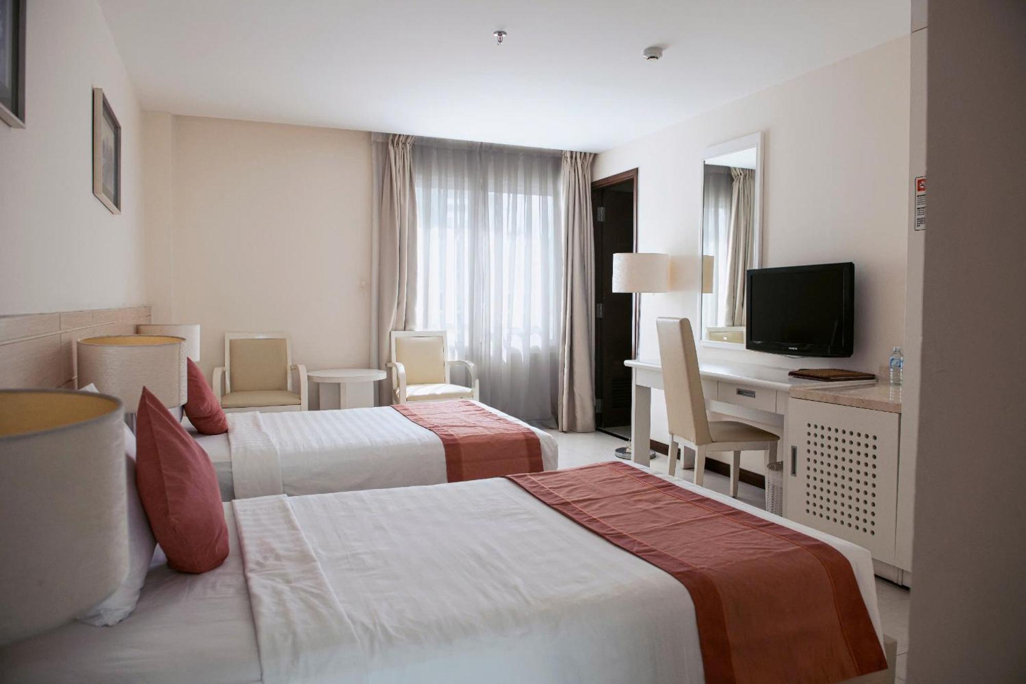 Nhi Phi Hotel Нячанг Екстер'єр фото