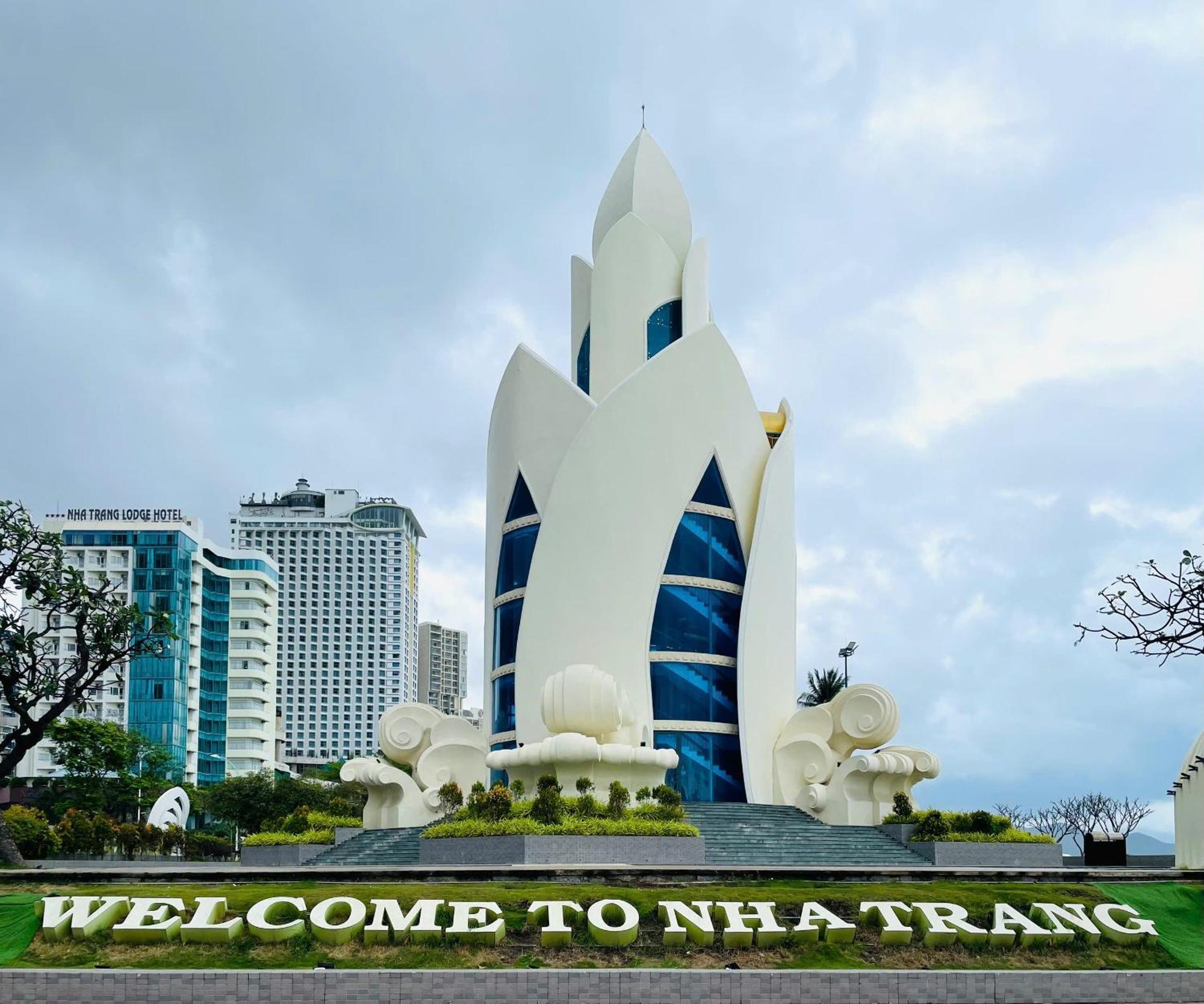Nhi Phi Hotel Нячанг Екстер'єр фото