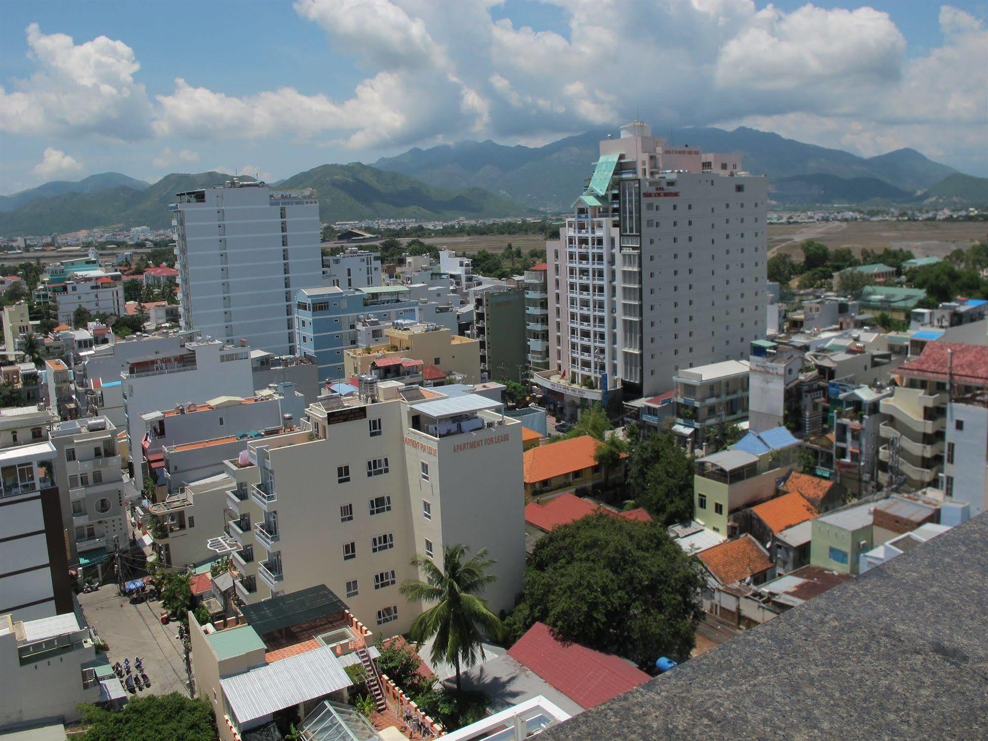 Nhi Phi Hotel Нячанг Екстер'єр фото