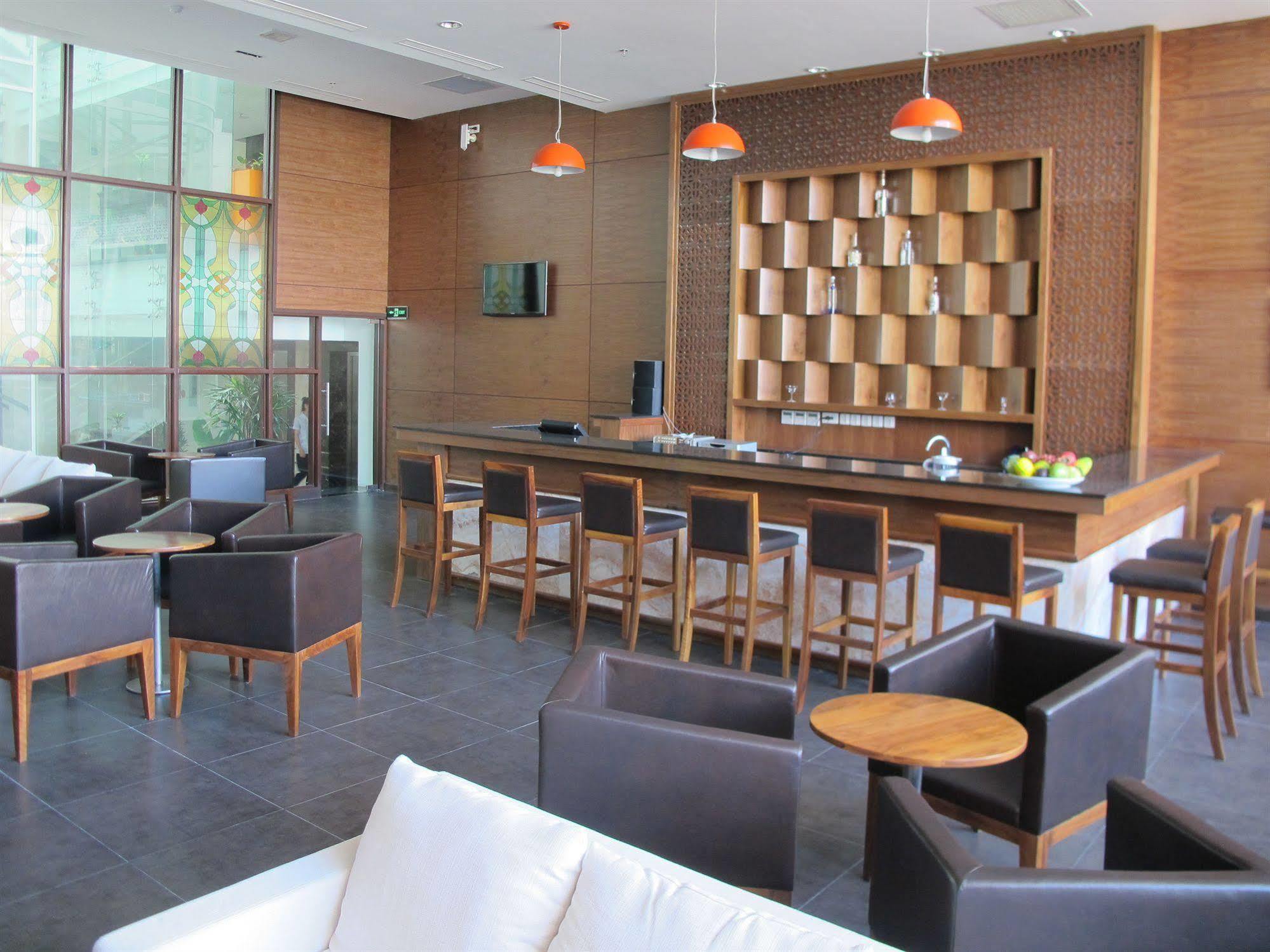 Nhi Phi Hotel Нячанг Екстер'єр фото